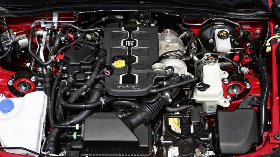 Ο 1,4 turbo κινητήρας των 140 ίππων είναι λίγο ράθυμος μέχρι τις 2.500 σ.α.λ., όμως μετά ξυπνάει καλά όντως γραμμικός.